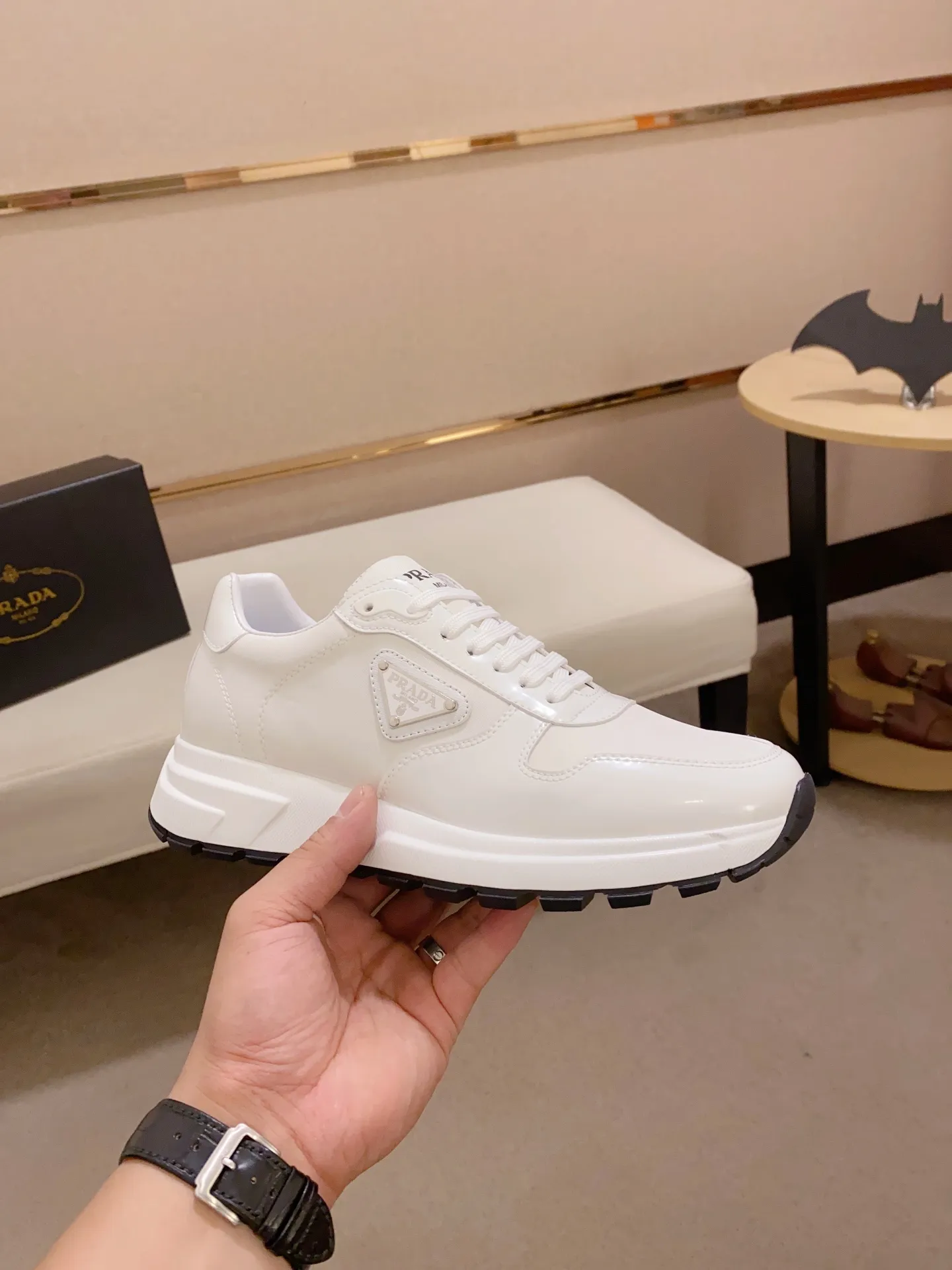 Men's shoes 💰: 480💰 [Prada～Prada] Trendy new styles are on the market. Same style as the official website. Counter quality. Original matching. [Strong] [Strong] Selected first-layer cowhide fabric. Comfortable and breathable sheepskin lining, fine workmanship, upper layer made of 100% pure cowhide, original last shape, comfortable on the feet, shoe sizes 38 to 44